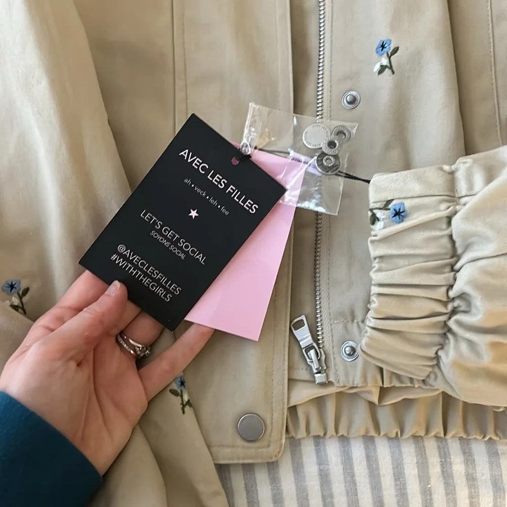 NWT Avec Les Filles Beige Bomber Jacket Floral Embroidery - Picture 4 of 4